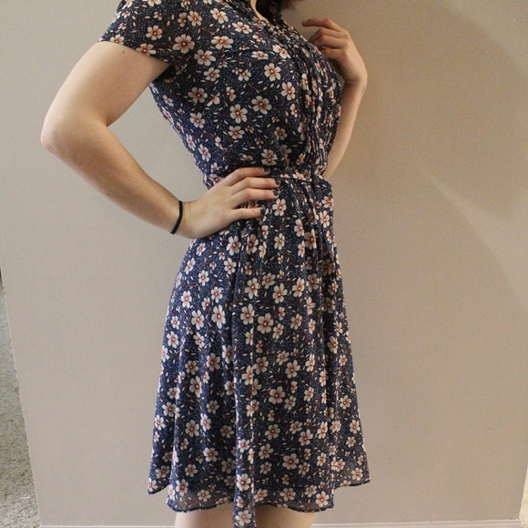 Dress - Picture 2 of 8